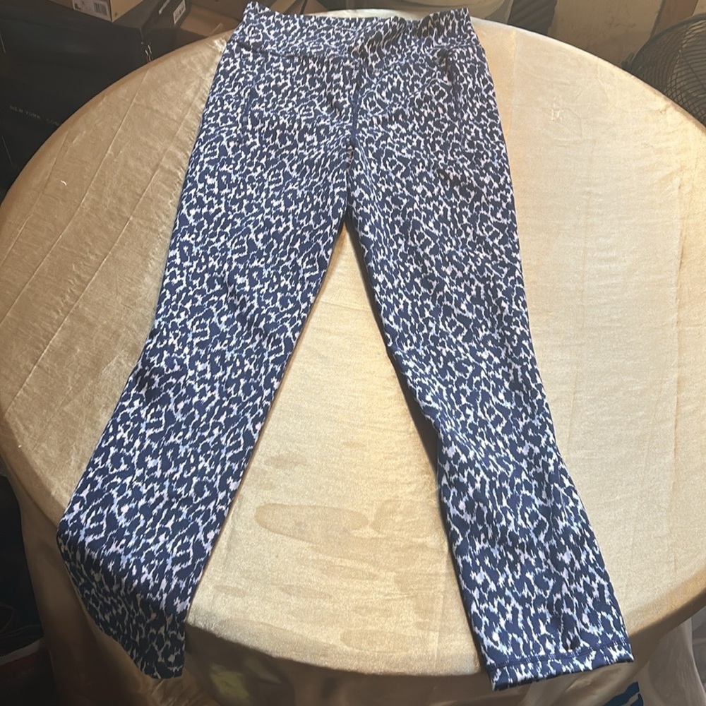 NWOT TOMMY BAHAMA Blue and White ANIMAL Print Leggings M